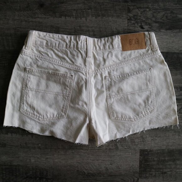 NWT Urban Outfitters Denim Shorts Size 26 Low Rise Harri Neutral Cream Color - Picture 2 of 12